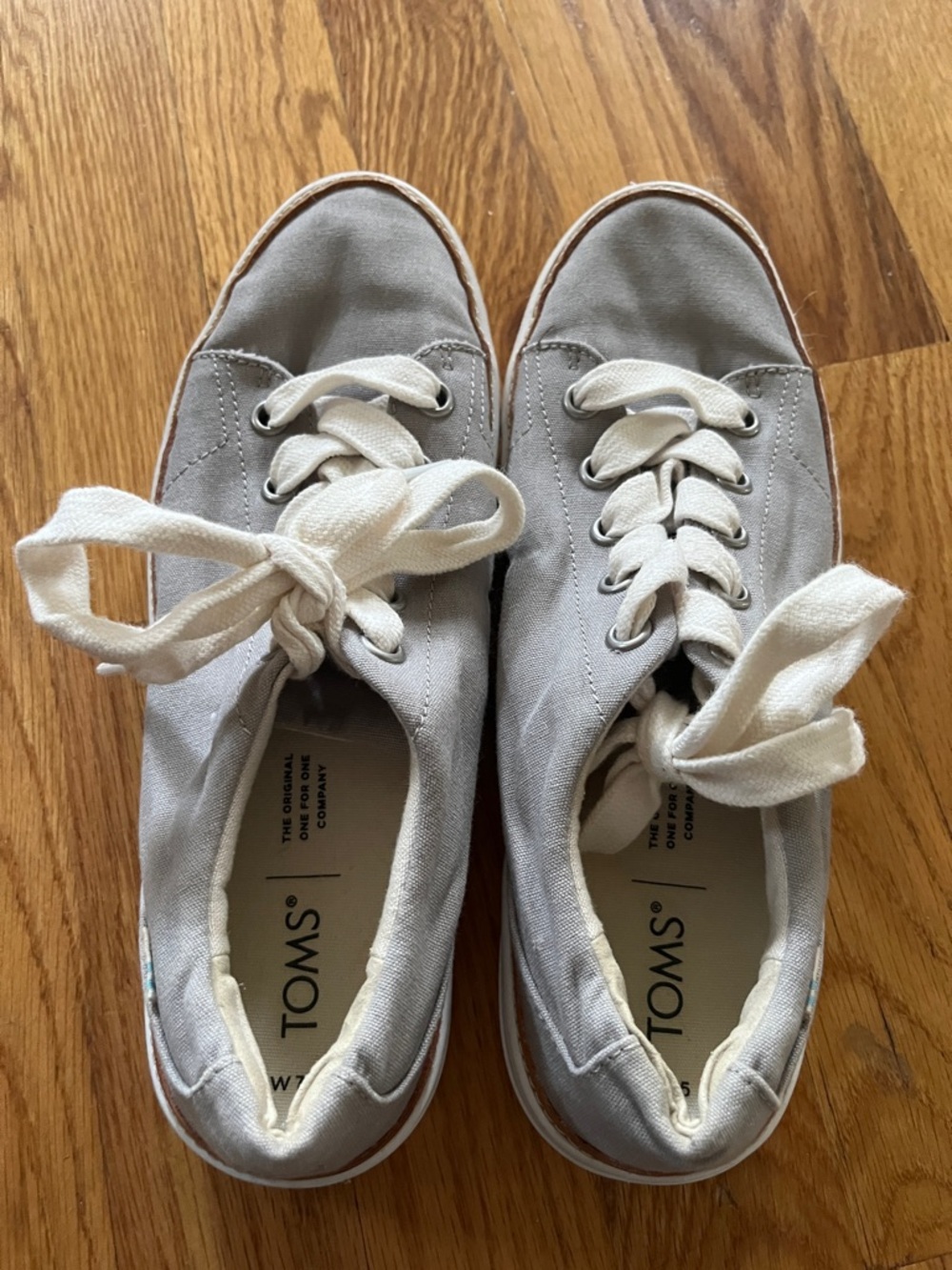 TOMS Canvas Low-Top Sneakers in Light Gray with Cream Laces